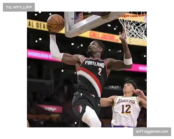 开拓者对阵爵士第三节，艾顿连续三次在低位成功防下凯斯勒的勾手